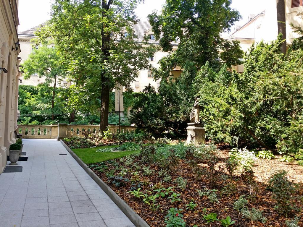 Otel Svaty Jan Prag